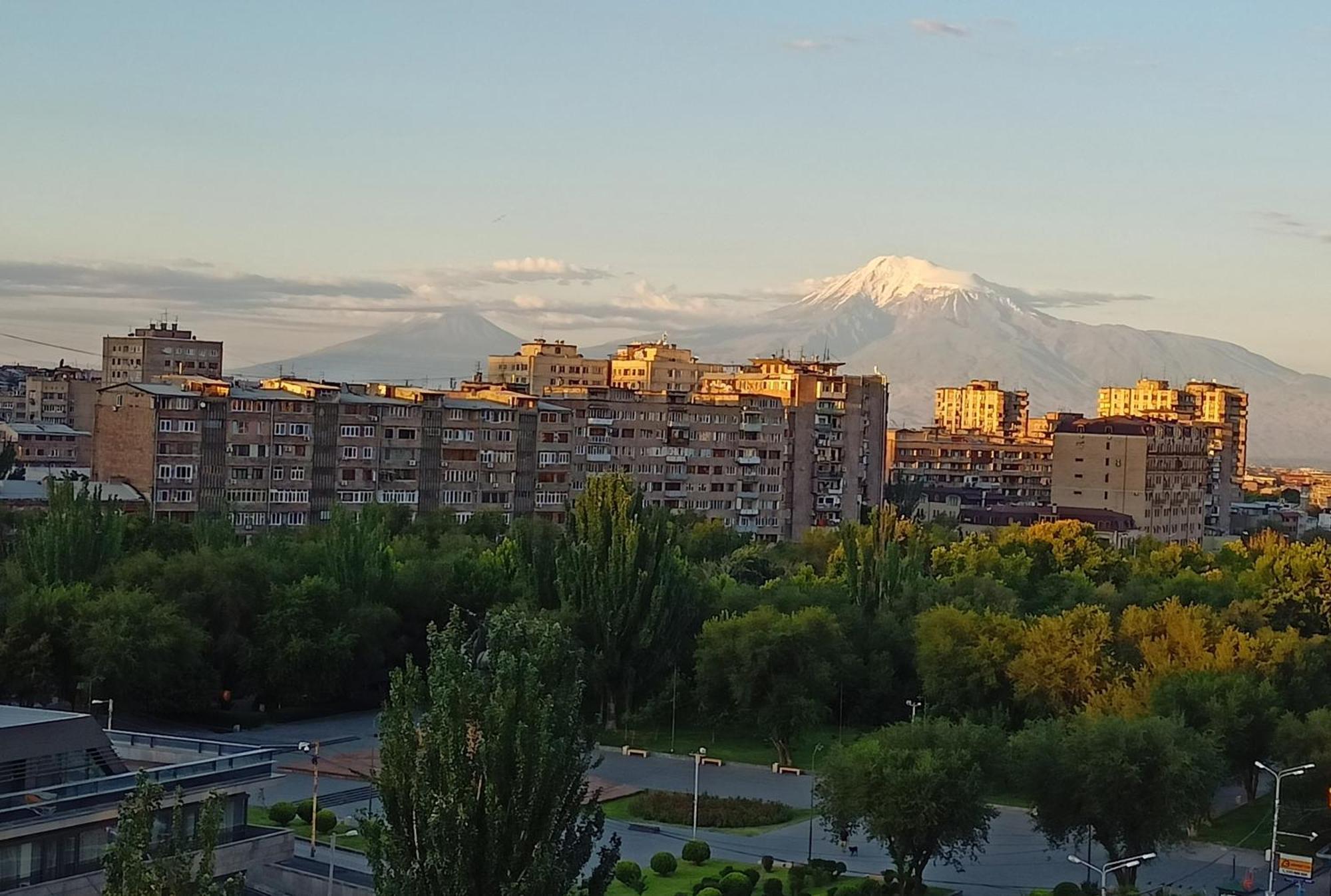 Umba Apartment N5 - Balcony And Mount Ararat View Ereván Exterior foto